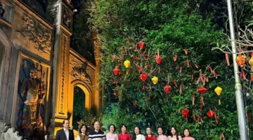 تألق معمارى لافت في جولة ليلية استثنائية داخل معبد هونغ التاريخي